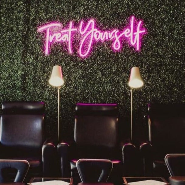 Treat Yourself Néon Personnalisé | Enseigne LED Au Maroc – MyNeonClub