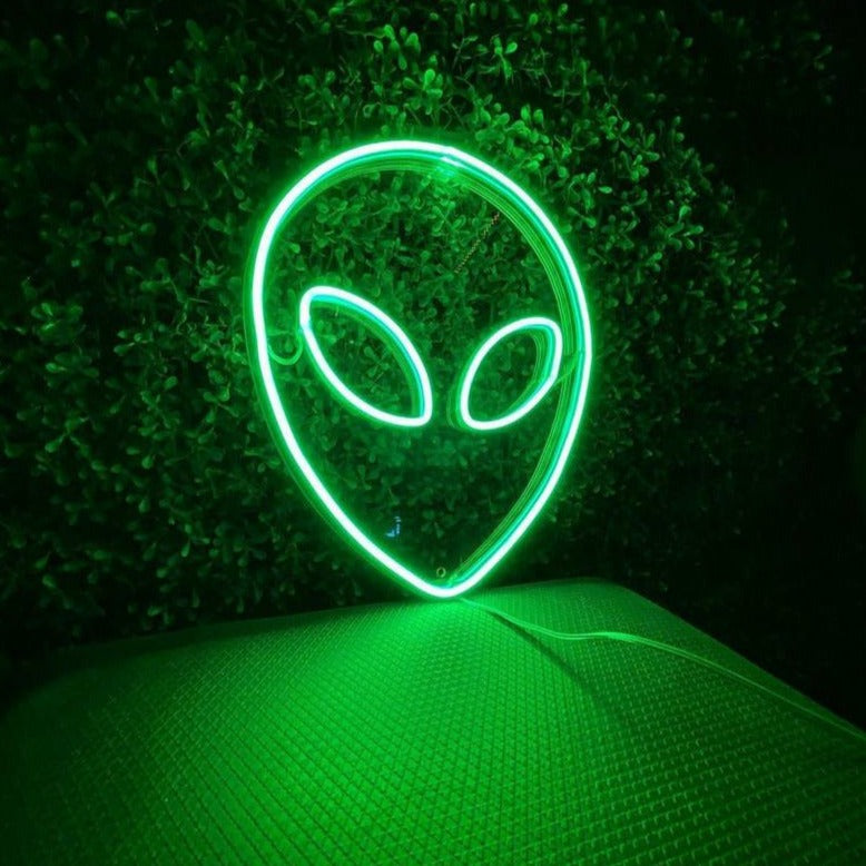Alien Neon Néon Personnalisé | Enseigne LED Au Maroc – MyNeonClub